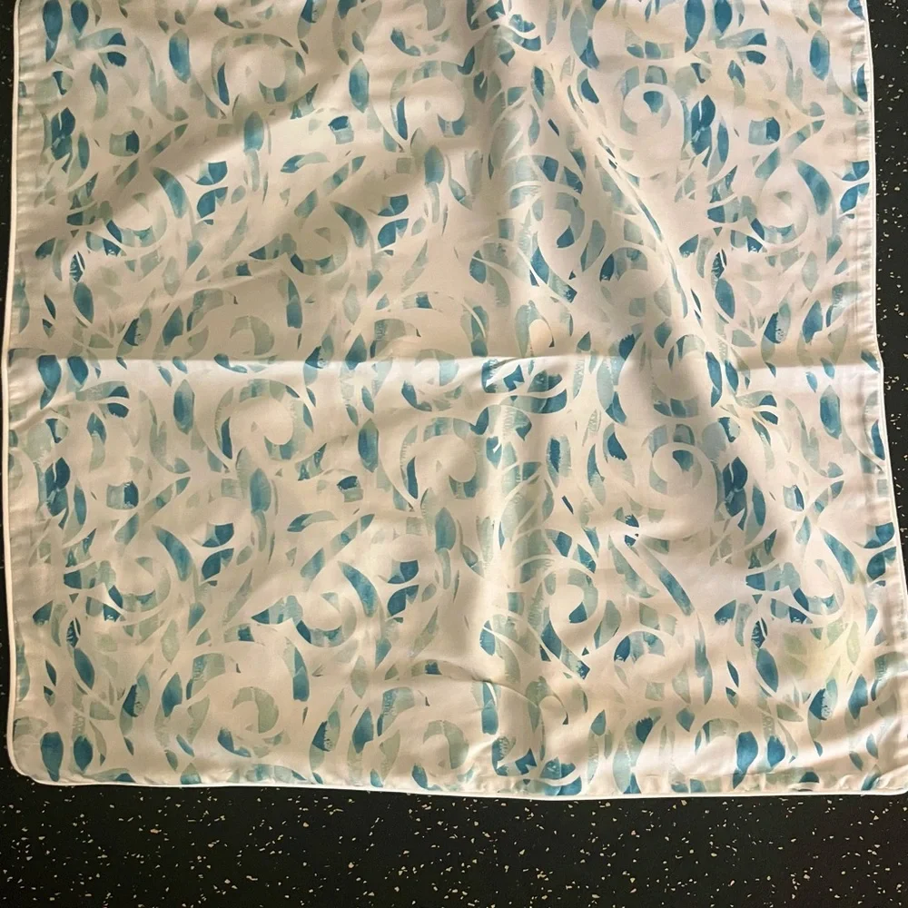 SFERRA Blue and White Duvet Cover Set. Queen